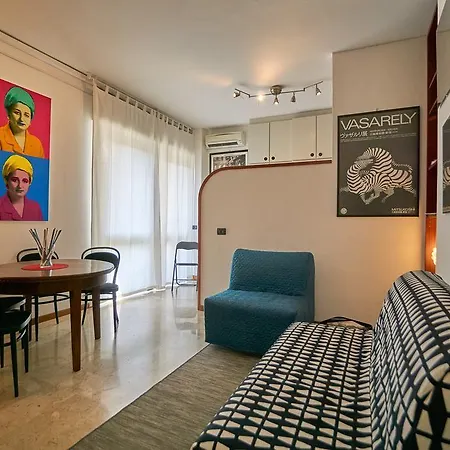 An Artist's Place Apartment *