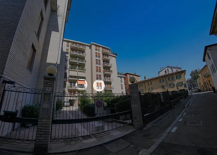 An Artist's Place * Como